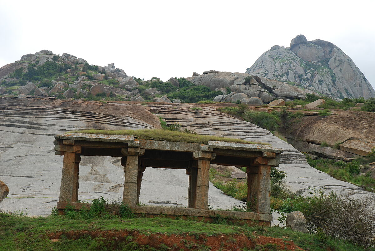 cf temple, large inselberg with many temples, near Bangalore, 1