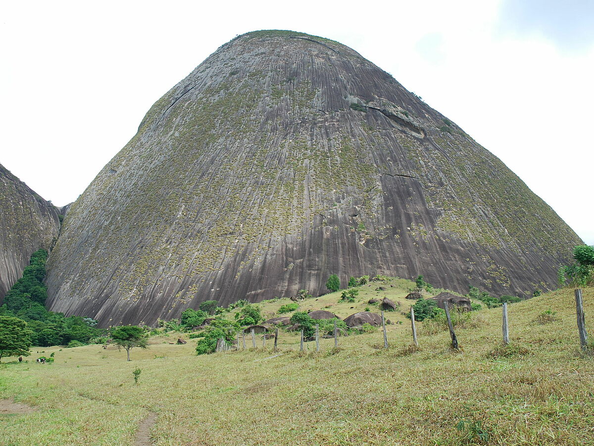 dome shaped Inselberg, Caladao