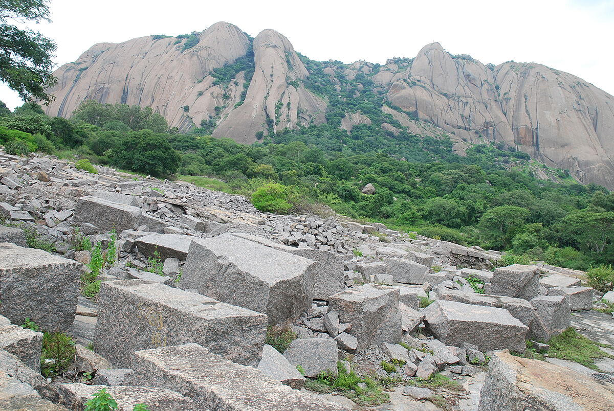 blocks of granite, quarrying, Savandurg, near Bangalore, India